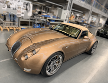 Wiesmann Tributo in Havana Metallic in der Wiesmann-Manufaktur in Dülmen